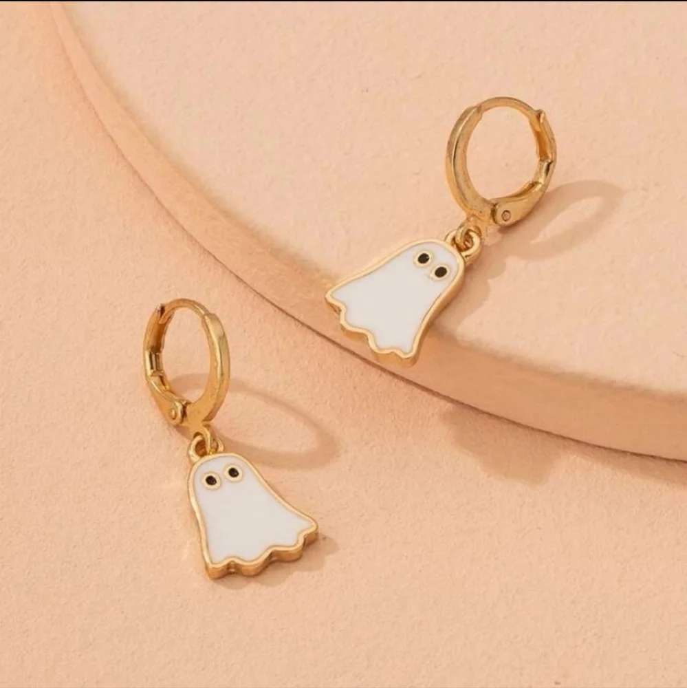 Ghost Earings - Picture 2 of 4